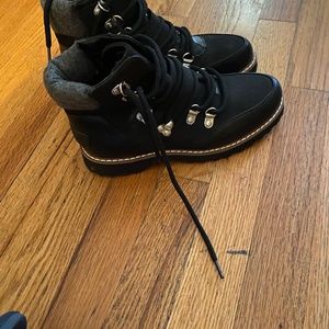 Boots size 5.5